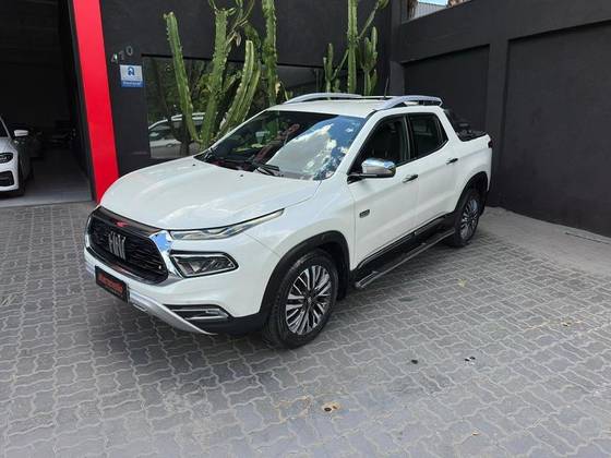 FIAT TORO 2.0 16V TURBO DIESEL RANCH 4WD AT9 FIAT TORO 2.0 16V TURBO DIESEL RANCH 4WD AT9